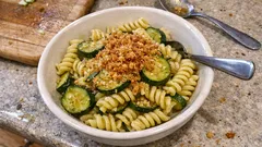 Pasta Pane e Zucchine: Quick Zucchini Pasta With Crispy Toasted Breadcrumbs